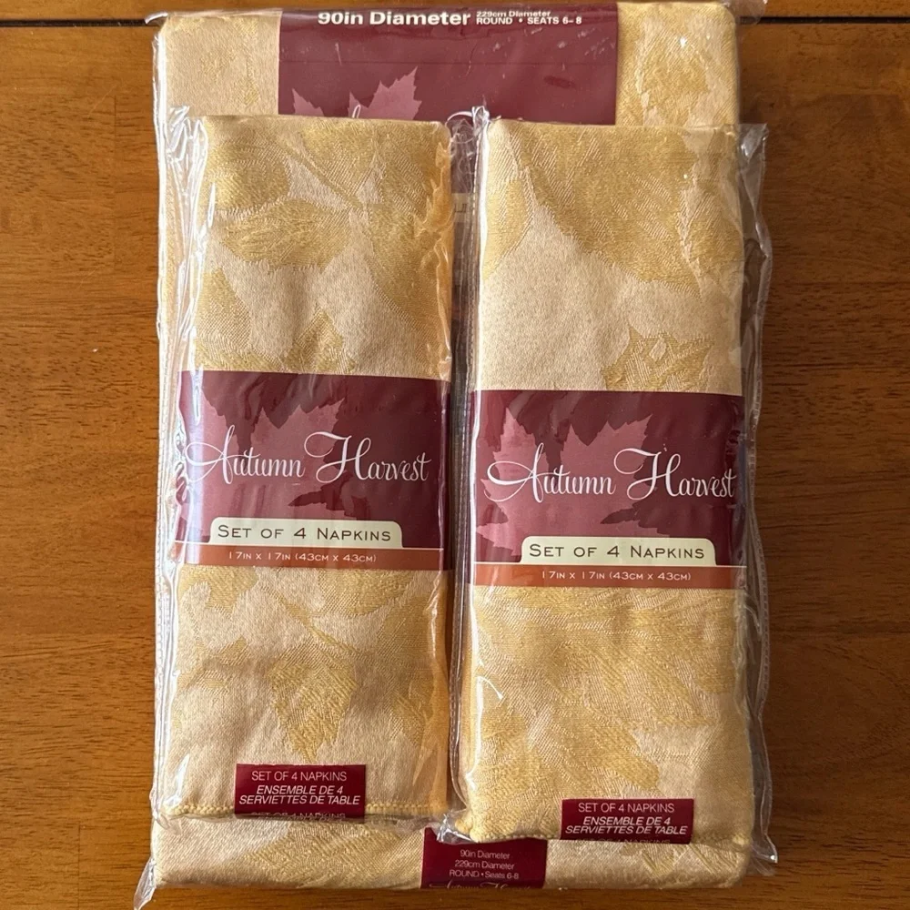 Autumn Harvest Damask Golden Leaf Pattern 90”in Round Tablecloth & Napkin Set